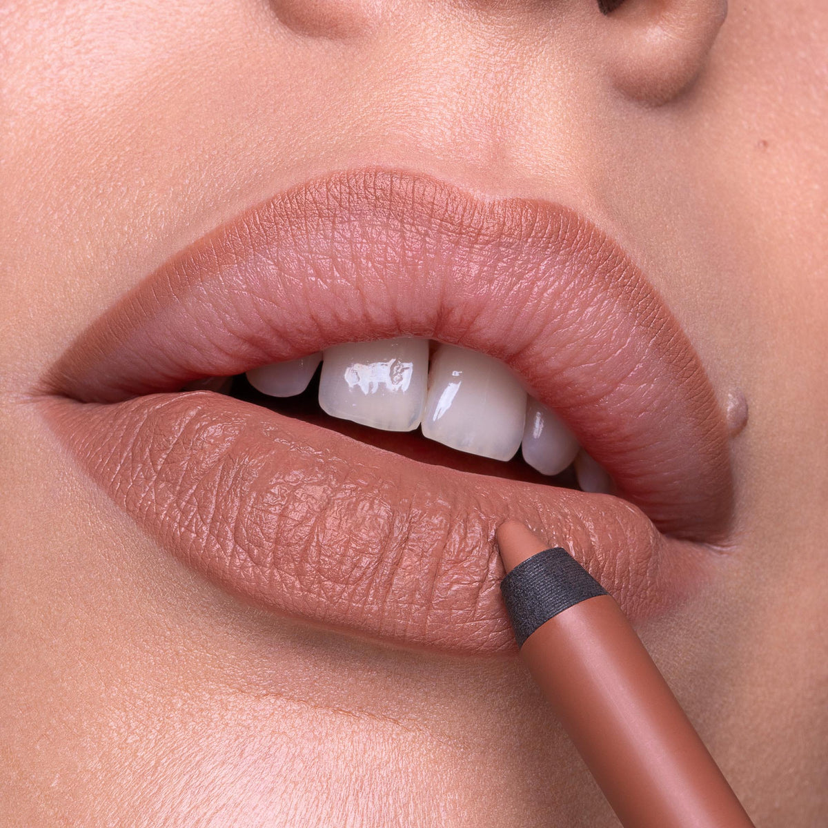 NABLA Close-Up Lip Shaper