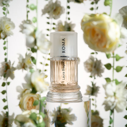 Roma Donna Fiori Bianchi