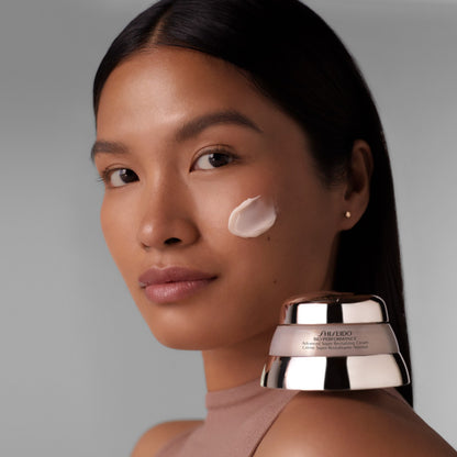 Bio-Performance Advanced Super Revitalizing Cream Confezione 50 ML Crema Viso Giorno + 15 ML Detergente Viso + 30 ML Lozione Viso + 10 ML Siero Viso + 3 ML Siero Contorbo Occhi