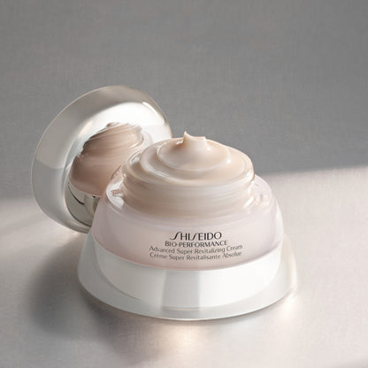 Bio-Performance Advanced Super Revitalizing Cream Confezione 50 ML Crema Viso Giorno + 15 ML Detergente Viso + 30 ML Lozione Viso + 10 ML Siero Viso + 3 ML Siero Contorbo Occhi